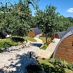 Paradise Glamping בית חווה *